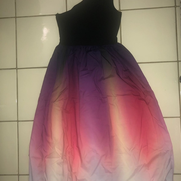 One shoulder Cut-Out Ombre Pleated Maxi Dress - Picture 4 of 9